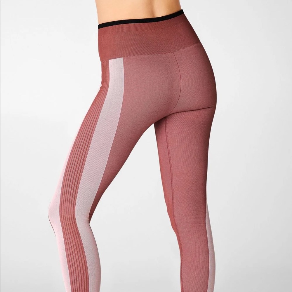 2 PIECES ✨ Fabletics High-Waisted Seamless Colorblock legging AND sports bra 🤸